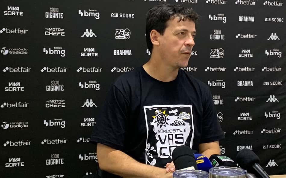 Diniz sai em defesa de Vegetti após empate do Vasco: 'Acredito no potencial dele'