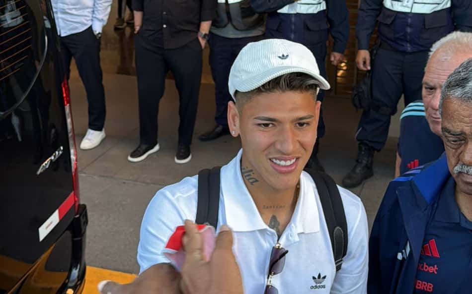 Carrascal fala com torcedores do Flamengo