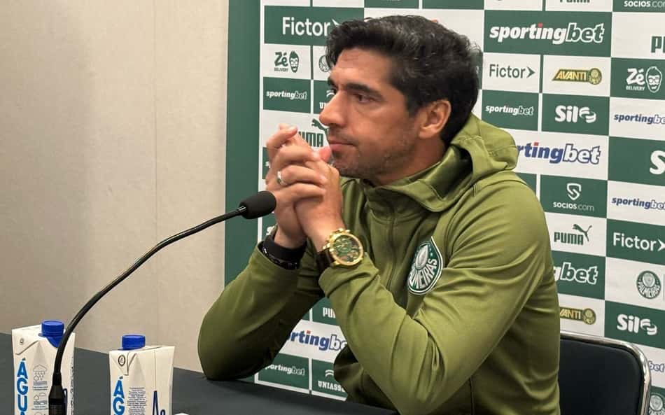 Abel questiona arbitragem após derrota do Palmeiras para o Corinthians: 'Decidido por dois lances'