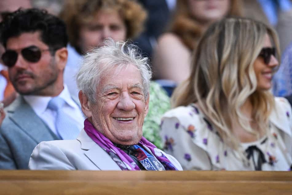 O ator britânico Ian McKellen em Wimbledon (foto: Kirill KUDRYAVTSEV / AFP)