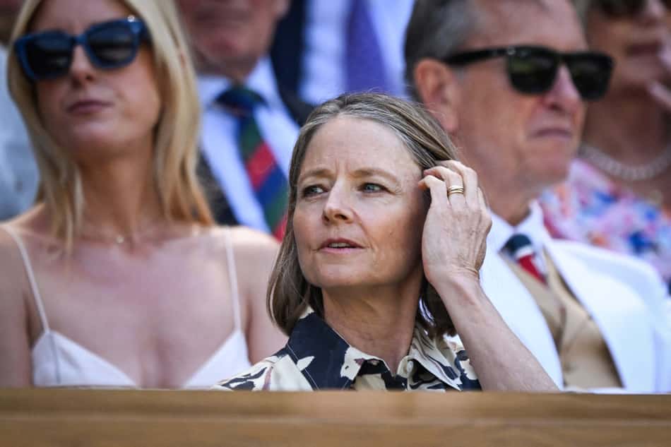 A atriz e diretora dos Estados Unidos Jodie Foster em Wimbledon (foto: Kirill KUDRYAVTSEV / AFP)