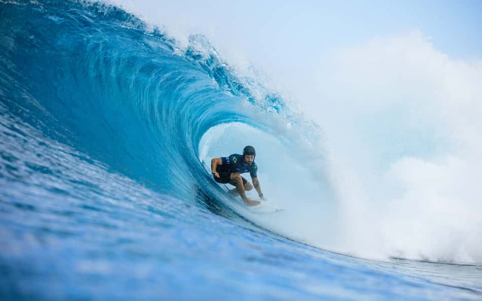 Yago Dora e Filipe Toledo avançam às oitavas da WSL em J-Bay