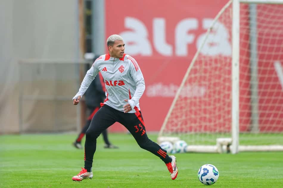 Aguirre, lateral-direito do Internacional