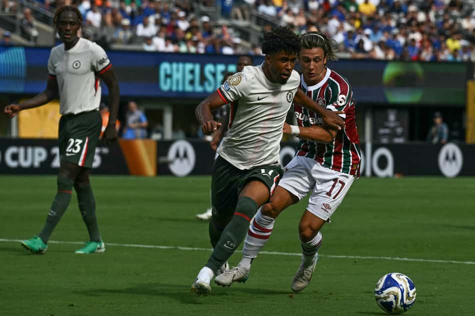 Andrey Santos, ex-Vasco, contra o Fluminense no Mundial de Clubes. (Foto: Paul Ellis / AFP)