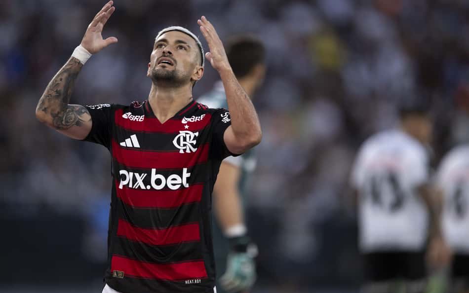 Arrascaeta pede foco no Flamengo após polêmica com De La Cruz