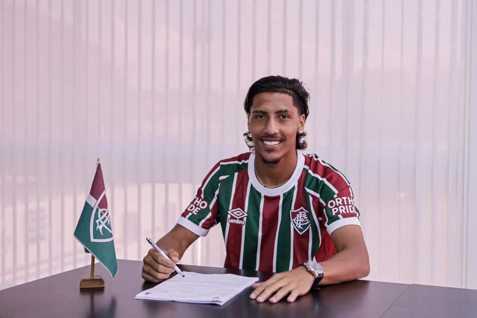 Arthur Henrique renova contrato com Fluminense. (Foto: Leonardo Brasil/FFC)