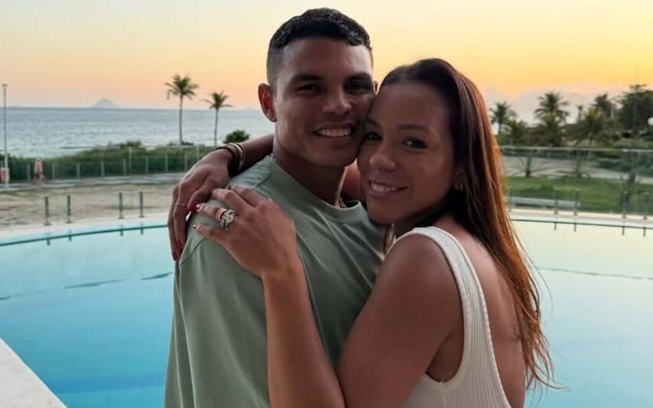 Esposa de Thiago Silva relembra polêmica com ex-treinador do Chelsea: 'Desabafo'