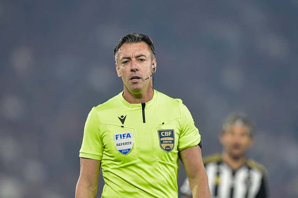 Raphael Claus durante partida entre Flamengo e Atletico-MG no estadio Maracana pelo campeonato Copa Do Brasil 2025. Foto: Thiago Ribeiro/AGIF