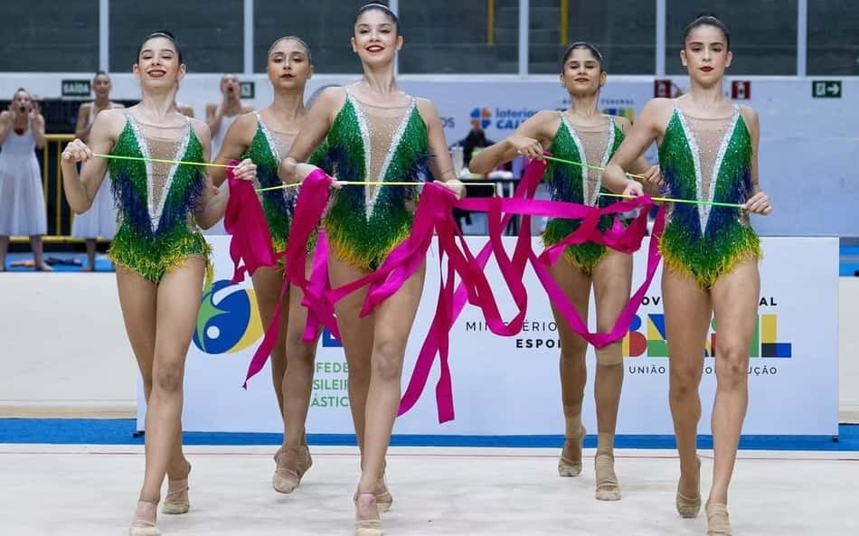 Seleção de ginástica rítmica faz teste antes de Copa do Mundo