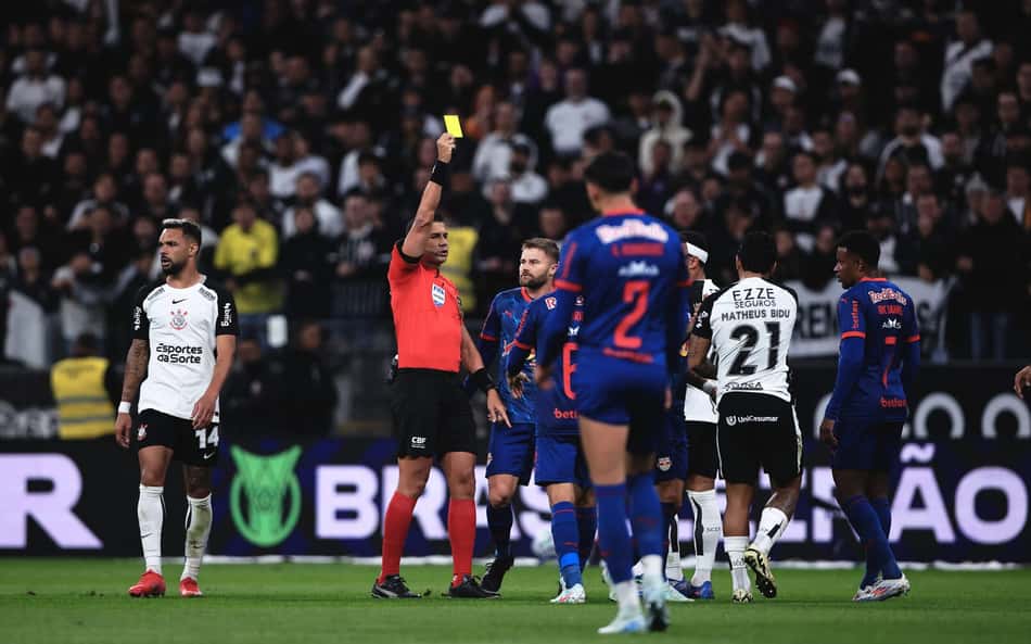 Comentaristas de arbitragem veem erro capital em Corinthians x RB Bragantino