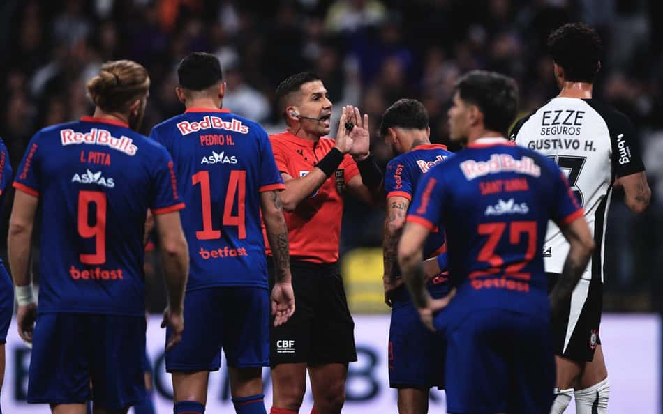 Jornalistas reprovam pênalti marcado em Corinthians x RB Bragantino: 'Absurdo'