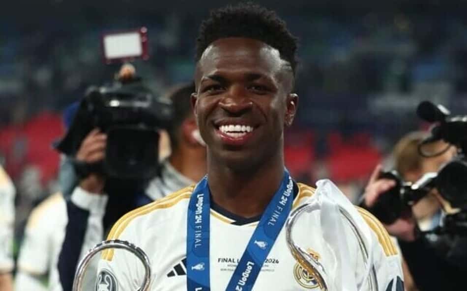 cropped-vini-jr-champions-league-taca.jpg
