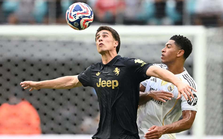 Zebra no peito? Escudo da Juventus chama atenção em jogo do Mundial de Clubes