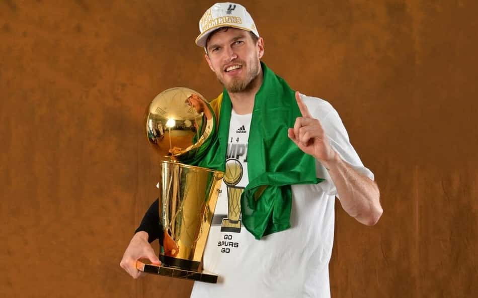 Campeão da NBA, Tiago Splitter crava: 'A pressão é muito maior na Seleção'