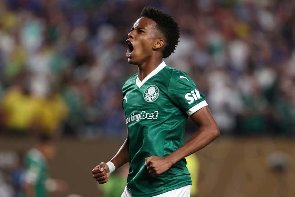Estêvão comemora seu gol contra o Chelsea no Mundial de Clubes