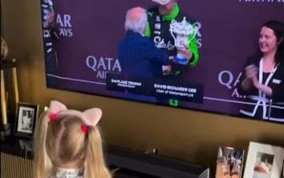 Filha de Hülkenberg rouba a cena na web após pódio inédito do pai na F1