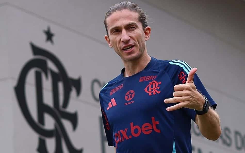 Diretor do Bayer revela que tentou a contratação de Filipe Luís, do Flamengo