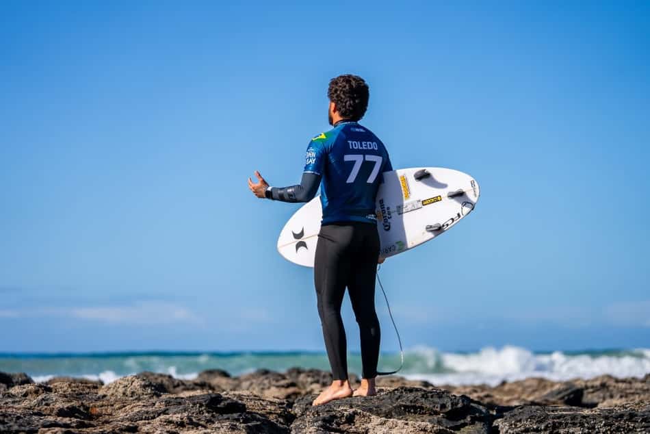 Filipe Toledo segue na disputa em Jeffreys Bay