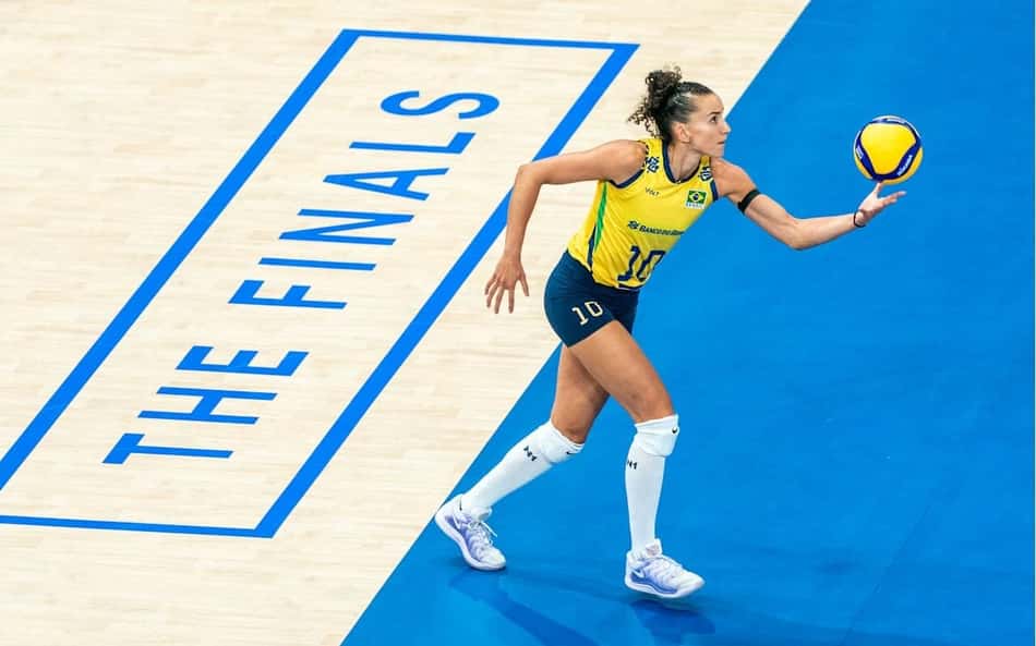 Gabi Guimarães projeta final da VNL contra Itália: 'Pressão está com elas'