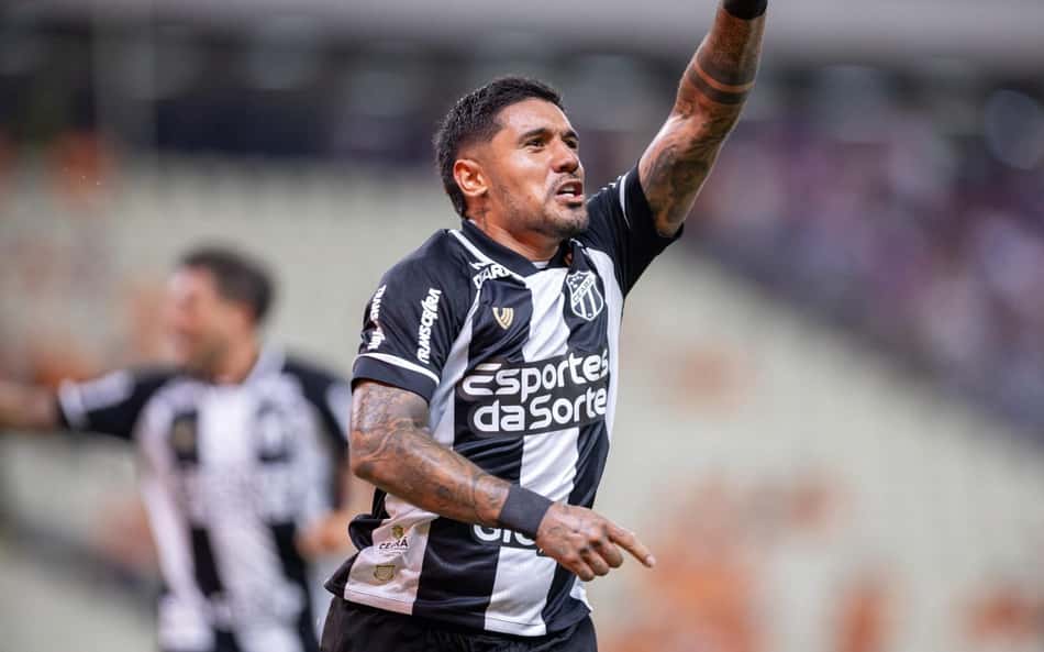 Autor do gol, Galeano celebra vitória do Ceará sobre o Fortaleza