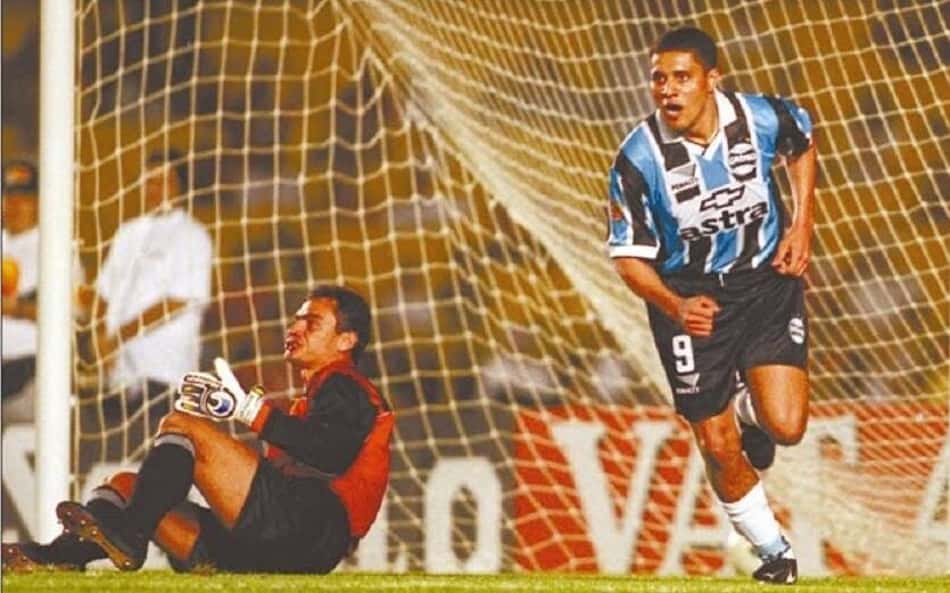 Por onde anda Zé Alcino, ex-atacante do Grêmio?