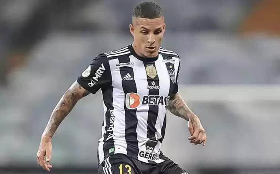 Jornal espanhol repercute possível saída de Arana do Atlético-MG: 'Inesperado'