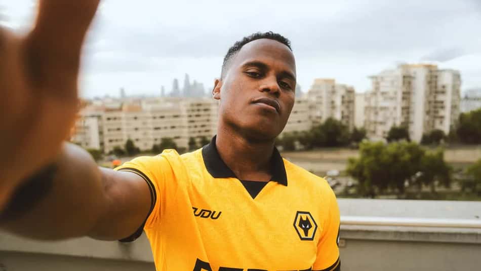 Jhon Arias Wolves