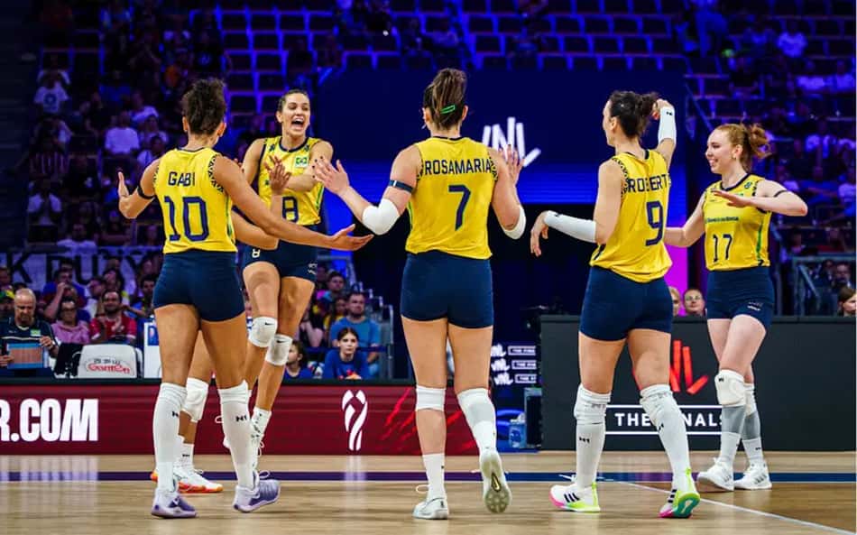 Seleção Feminina de vôlei convoca 15 jogadoras visando ao Mundial