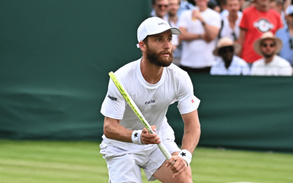 O francês Corentin Moutet na vitória sobre o argentino Comesana em Wimbledon (FFT)