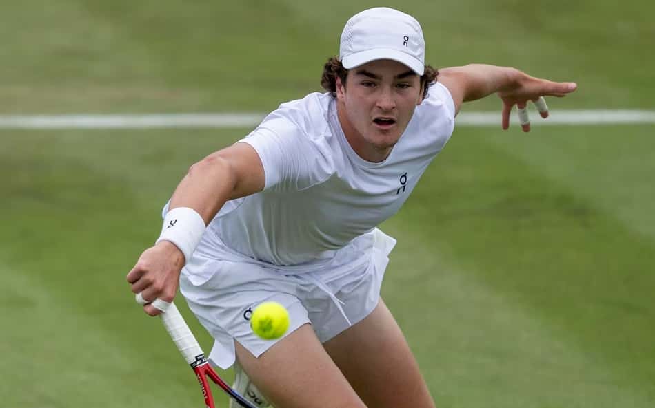 João Fonseca na vitória sobre Brooksby em Wimbledon (Divulgação/AELTC/Florian Eisele)