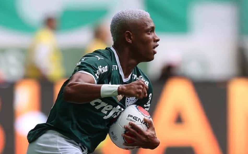 Torcedores do Palmeiras 'invadem' anúncio de Danilo no Botafogo e lamentam: 'Inveja'