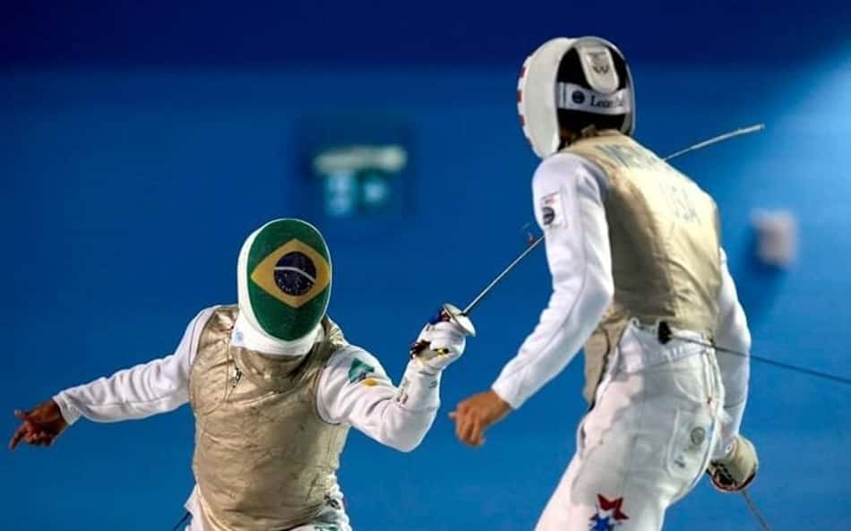 Como funciona a pontuação na esgrima? Conheça as regras dos toques e as armas
