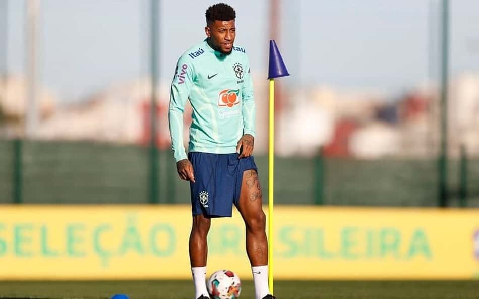 Flamengo encaminha a contratação do lateral-direito Emerson Royal