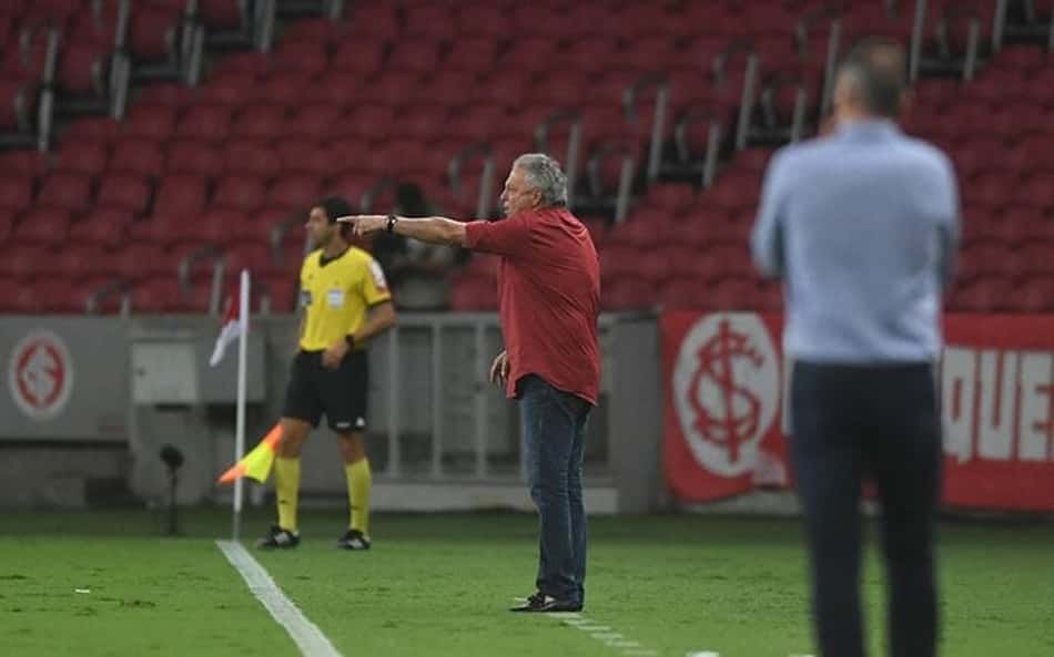 Abel Braga relembra Brasileirão vencido pelo Flamengo: 'Inter perdeu no apito'