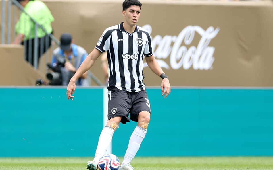 Botafogo anuncia venda do zagueiro Jair para clube europeu