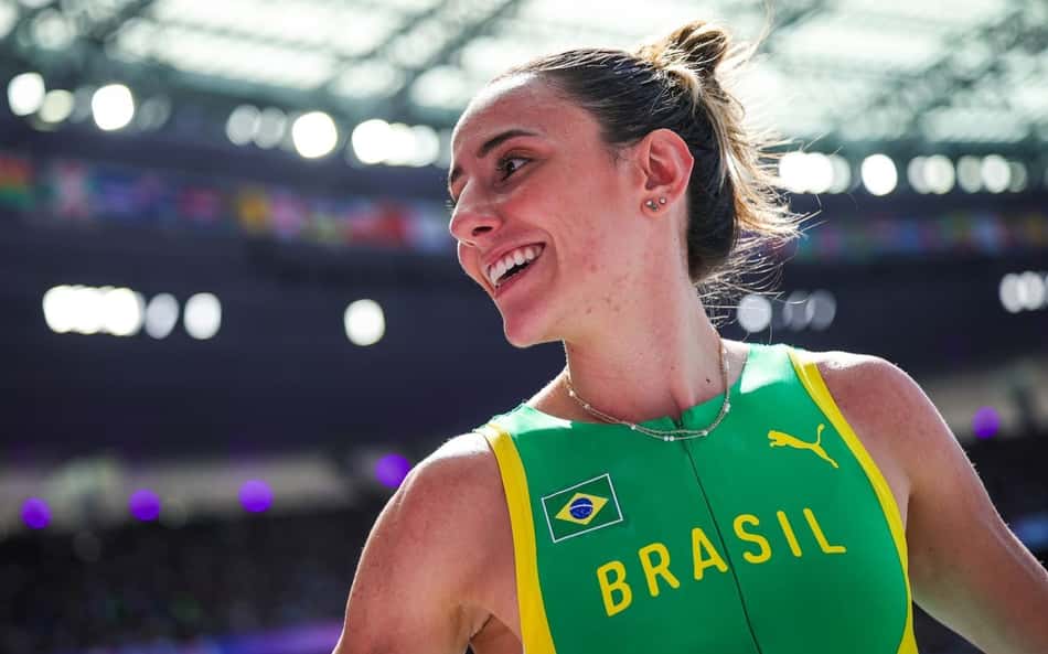 Brasileira supera melhor marca e garante índice mundial no salto com vara