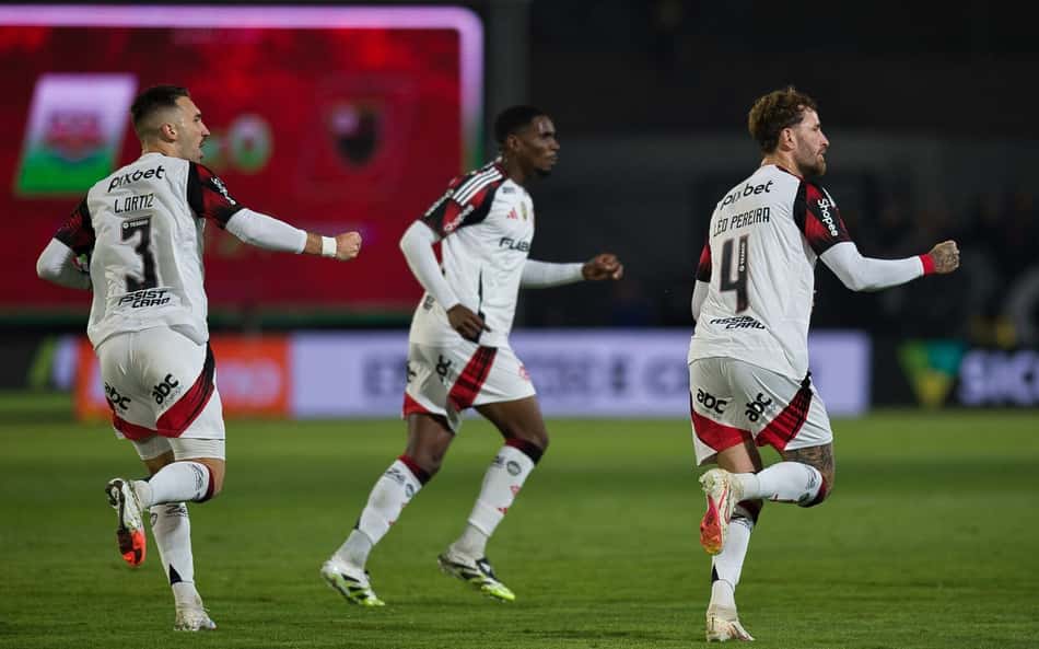 Jogadores do Flamengo comemoram gol contra o Bragantino (Foto: Anderson Romao/AGIF)