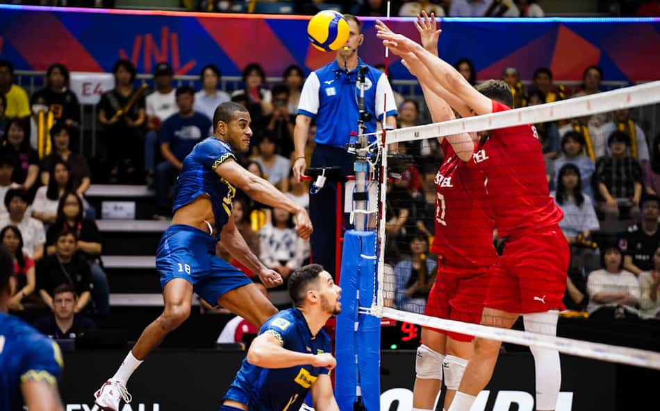 Há meses sem jogar, Lucarelli estreia pelo Brasil na VNL masculina