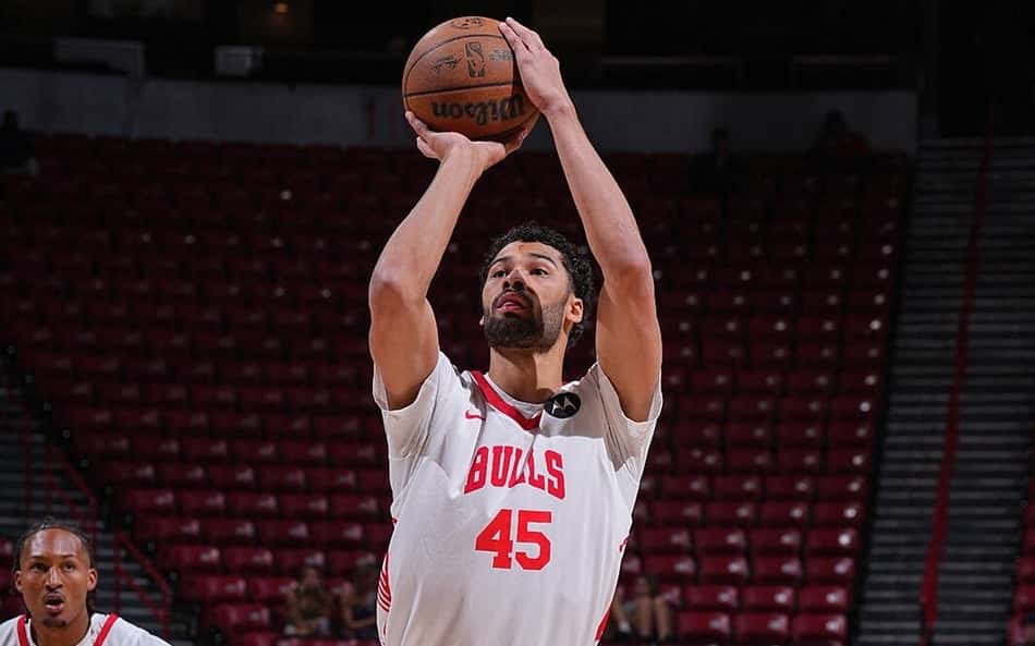 Maozinha Pereira, do Bulls, em ação pela NBA Summer League (Foto: Garrett Ellwood/NBAE via Getty Images/AFP)