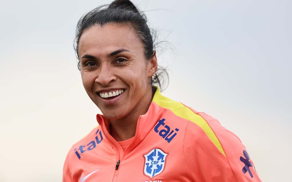 Marta revela sonho de ser mãe e admite que pode abrir mão de Copa do Mundo para engravidar