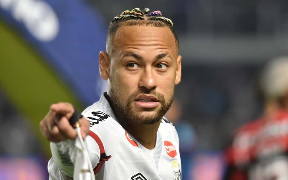 Atitude de Neymar com Filipe Luís em Santos x Flamengo viraliza; veja