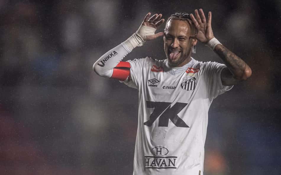 Neymar comemora gol contra Desportiva