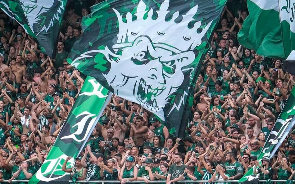 MP-PR pune novamente e suspende organizada do Coritiba por seis meses