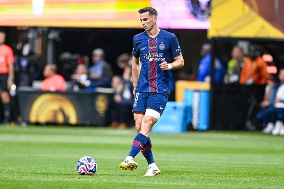 ATLANTA, GA ? JUNE 29: PSG midfielder Fabian Ruiz (8) passes the ball during the FIFA Club World Cup match between Inter Miami CF and Paris Saint-Germain on June 29th, 2025 at Mercedes-Benz Stadium in Atlanta, GA. (Photo by Rich von Biberstein/Icon Sports