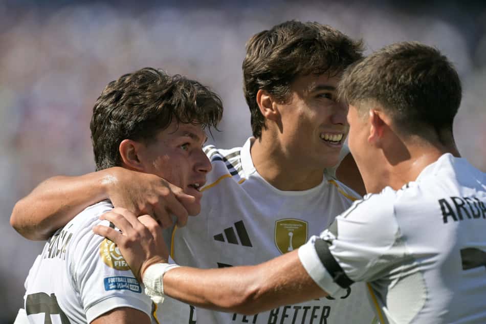 Fran García (à esquerda) comemora gol marcado pelo Real Madrid durante o Mundial de Clubes de 2025 (Foto: Juan Mabromata/AFP)