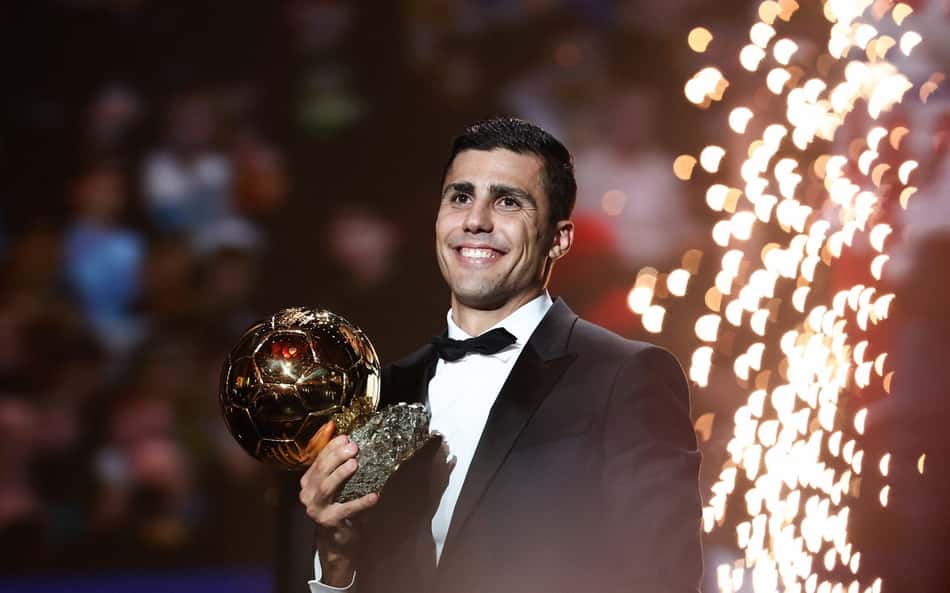 Rodri, volante do Manchester City, foi eleito melhor do mundo na temporada 2023-24 (Foto: Franck Fife/AFP)