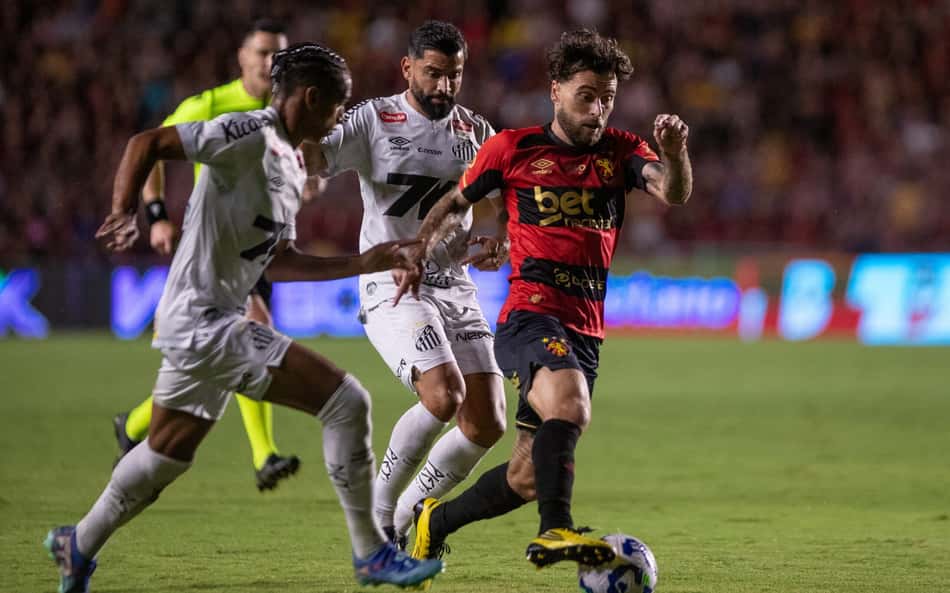 Decisão da arbitragem em Sport x Santos divide opiniões na web; veja