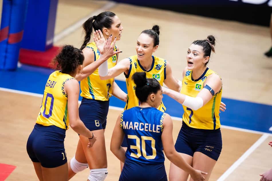 Seleção feminina busca vaga na final da VNL