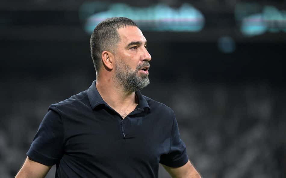 Arda Turan enaltece vitória do Shakhtar sobre o Besiktas na Europa League: 'Jogar aqui não é fácil'