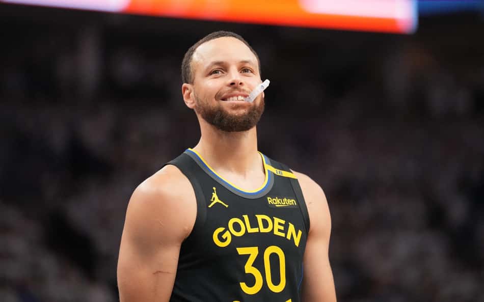 NBA: Curry completa 16 temporadas com Warriors